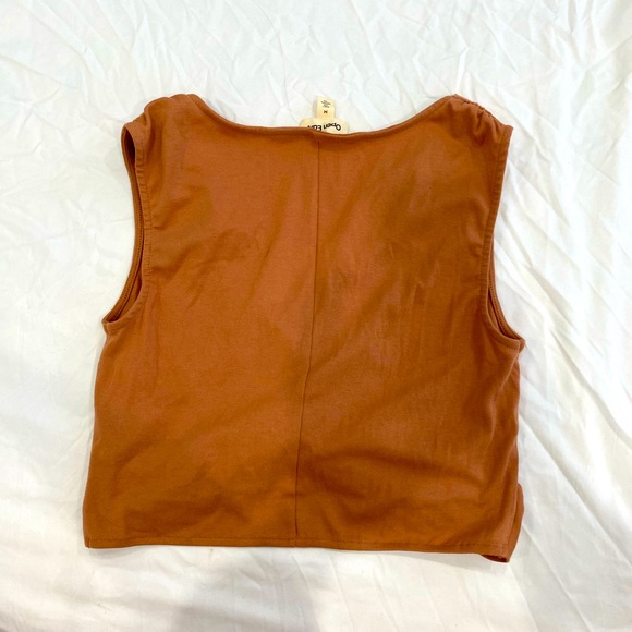 Crop top twist front tank - Picture 3 of 3